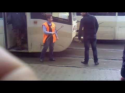 Видео: трамвай всегда прав: но он так не считает!!