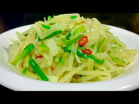 Видео: Посмотрите, как шеф-повар отеля готовит тертую картошку, эта техника приготовления проста и легка в