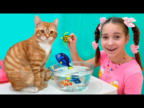 Видео: София играет с Котятами и притворяется Няней