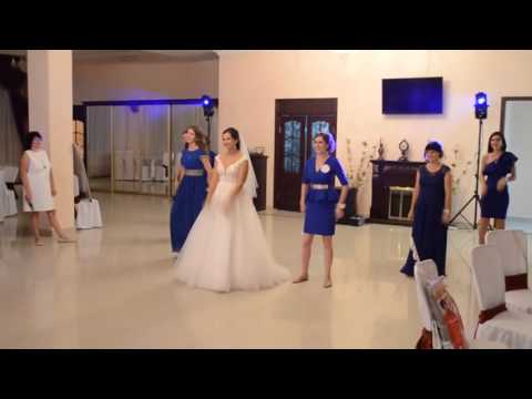 Видео: Танец подружек невесты и невесты 10 сентября