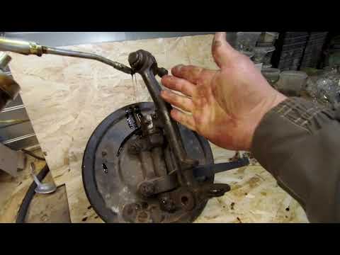 Видео: Как шприцевать шкворневую подвеску ГАЗ 24. Шприцовка подвески. Ремонт и обслуживание ГАЗ 24.