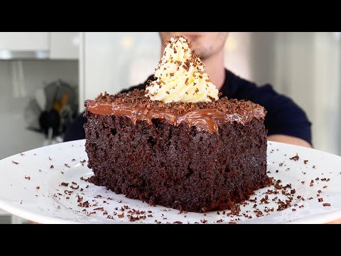 Видео: Невероятно лёгкий и влажный греческий шоколадный торт! (Рецепт «Соколатопита»)