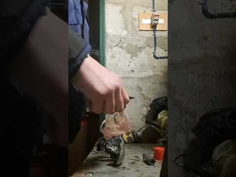 Видео: Замена личинки замка мерседес вито 110D
