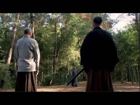 Видео: Хулиган такой высокомерный, но в конце концов его усмиряет мастер кунг-фу.