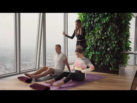 Видео: Нюша с мужем Игорем делают зарядку с Алиной Шпак