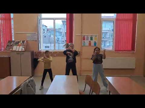 Видео: Флашмоб,, Заедно сме по-добри" 4.а клас към ОУ,, П. Р. с. Славейков "гр. Бургас