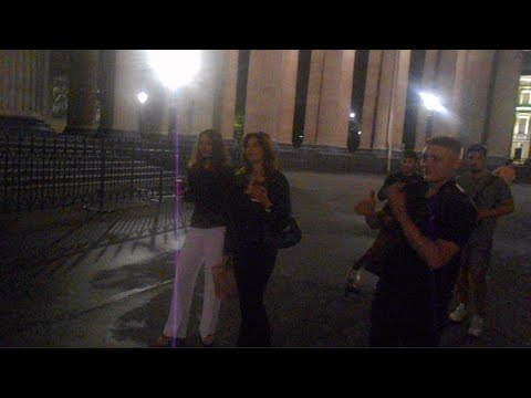 Видео: Уличные музыканты Питер Лера NotBerry и Ренат у Казанского собора 9 сентября ч5 - Жить в кайф