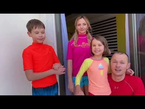 Видео: Макс и Катя играют в пол это лава с бассейном