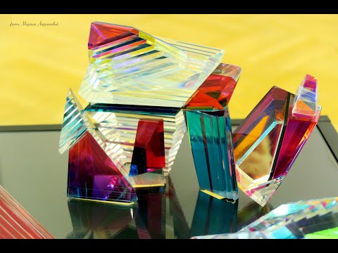 Видео: Выставка художественного стекла выпускников Академии Штиглица