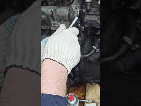 Видео: Высверливание сломанной свечи накала Fiat Doblo 1.3L diesel