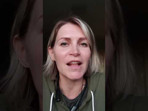 Видео: ЧТО ДЕЛАТЬ, ЕСЛИ РЕБЕНОК ВЫБЕГАЕТ НА ДОРОГУ? Объяснения, наказания и просьбы не помогают