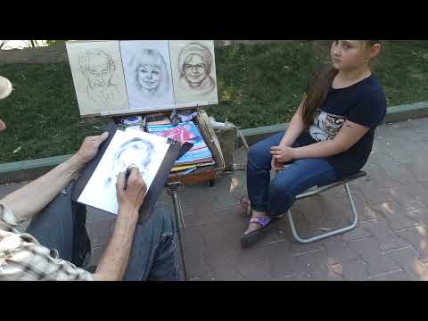 Видео: Уличный художник города Ростова рисует портрет моей дочери. Это талант!!!