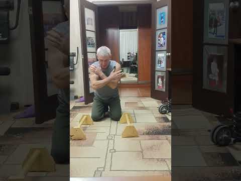 Видео: Комплекс упражнений в домашних условиях для возрастной группы.