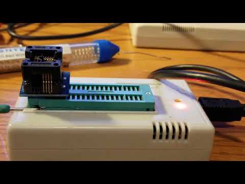 Видео: Перенос показаний пробега с приборной панели GM 03–06 на б/у приборную панель. Коррекция пробега....