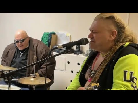 Видео: САНБОЙ ЗАПИСЫВАЕТ OST К ПИТЕРСКИМ СЕМЕЧКАМ (FEAT. СТАС БАРЕЦКИЙ)