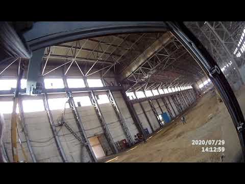 Видео: демонтаж мостового крана двумя 50 тонниками