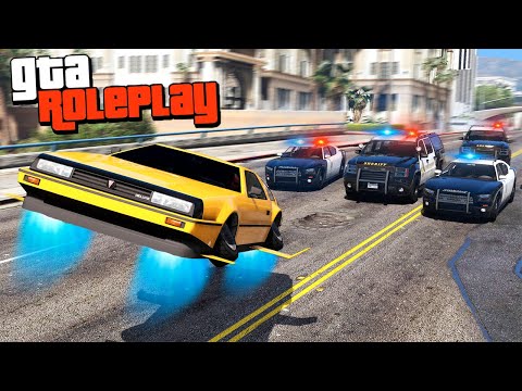 Видео: ТРОЛЛИНГ ПОЛИЦИИ на ЛЕТАЮЩЕЙ МАШИНЕ! - GTA 5 / Majestic RP (Моды ГТА 5)