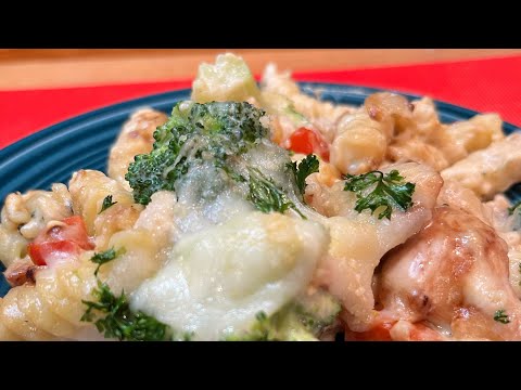 Видео: Запеканка с курицей и брокколи в сыре