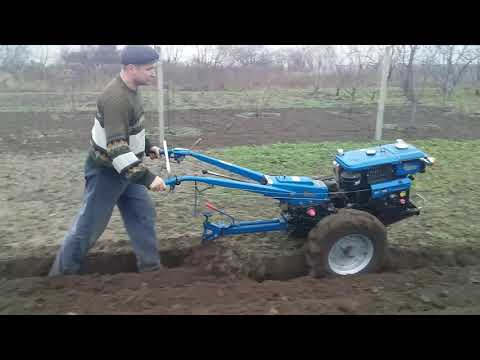 Видео: Осенняя вспашка комплектным плугом!