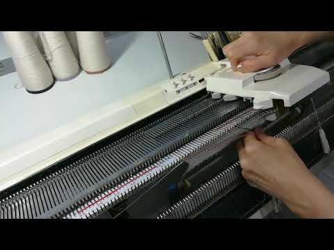 Видео: Интарсия на вязальной машине. Вяжем без протяжек.