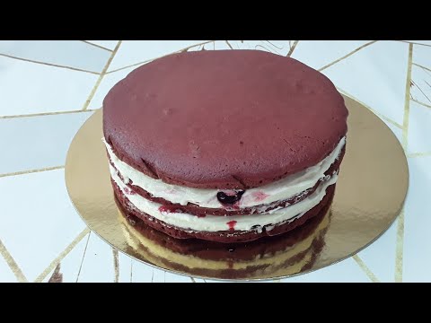 Видео: Делаем крем из замороженного кефира и собираем торт Красный бархат с вишней