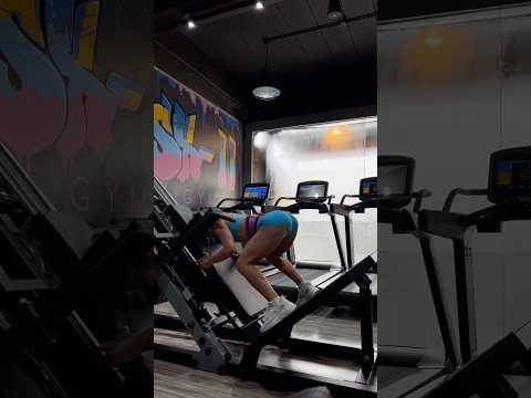 Видео: Тренировочка на ягодицы+бицепс бедра🔥 #elechkasport #motivation #элечкаспорт #какпохудеть #спорт