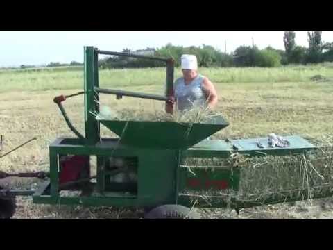 Видео: Уборка сена Самодельным прессом для сена к мотоблоку.Handmade Hay Baler for hay with their hands