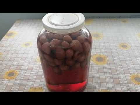 Видео: Клубничная настойка.