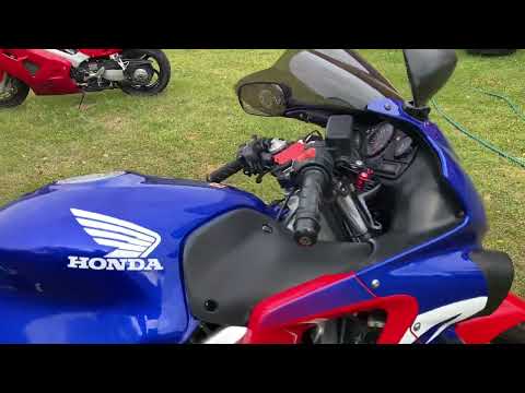 Видео: Обзор мотоцикла Honda Cbr600f4 2000год.