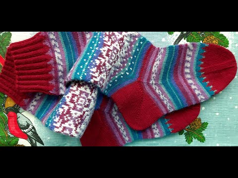 Видео: Вязаные носки или гольфы с жаккардом. Норвежский узор "Снежинки".