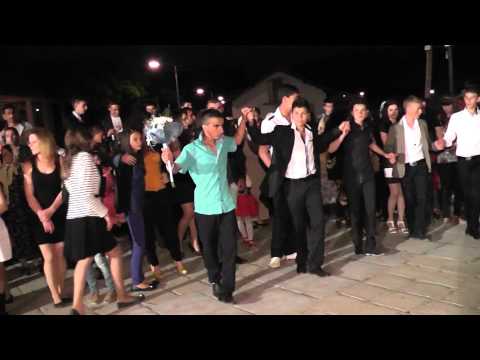 Видео: 8 клас село Конарско 2014.-