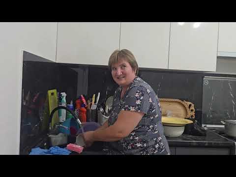 Видео: Не успеваю убрать со стола, то чай то кушать