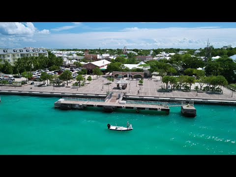 Видео: Рыбалка на знаменитой во всем мире площади Мэллори | Рыба в бочке | CCC