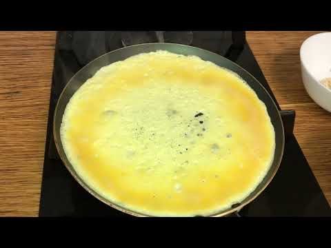 Видео: Салат курица с омлетом!!! Очень вкусно, сытно, легко и быстро!!