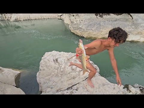 Видео: Рыбалка на дикой реке | Советы и старинные методы для профессионалов и новичков