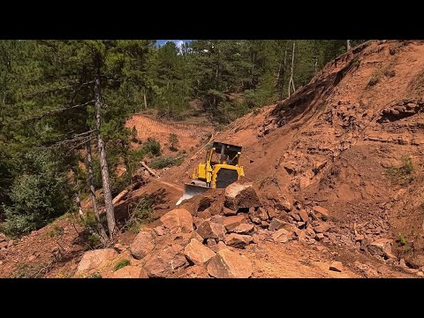 Видео: Как легендарный бульдозер Caterpillar D7g выполняет выравнивание дорог? #бульдозер #гусеница