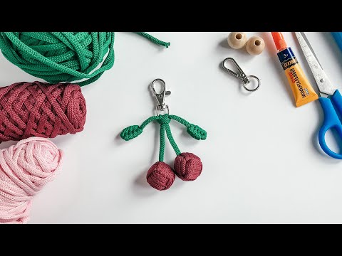 Видео: БРЕЛОК НА СУМКУ, КЛЮЧИ ИЗ ШНУРА! Необычный декор! Макраме подвеска! Идея из остатков пряжи!