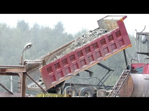 Видео: Работа водителя самосвала, погрузка, выгрузка