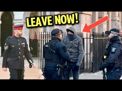 Видео: Босс бросается вызывать полицию и советует убрать человека из конной гвардии.