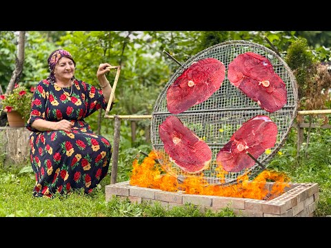 Видео: Бабушка Приготовила Сочный Говяжий Стейк на Огне - Забудьте Все Рецепты Стейков!