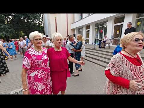 Видео: 7.09.24г..."ИВУШКИ"... гр. Курнуц... звучит на танцполе в Гомельском парке...
