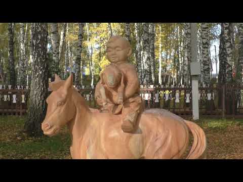 Видео: Скульптуры из дерева. Этнопарк Околица. Праздник топора