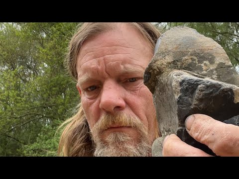 Видео: Создание кремневого кинжала вживую