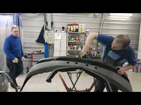 Видео: Ремонт подготовка к покраске бампера Часть 7