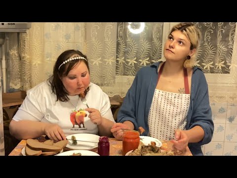 Видео: Свиняча підчеревина и курячі сосиски по домашньому, вечеря в Києве 