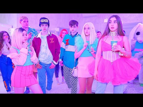 Видео: Дајана је позвала комшије зомбија на журку! | Сви су били шокирани када су их видели!