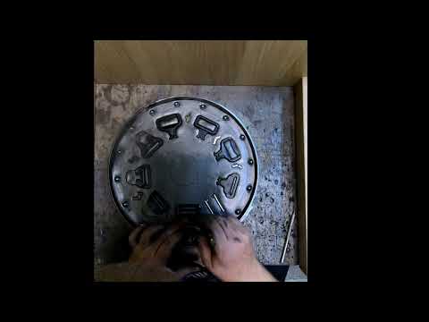 Видео: Полный цикл формовки, вулканизации, подрезки литников и отливки пряжек и фурнитуры для них