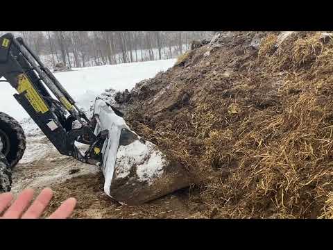 Видео: Возим замерзший навоз
