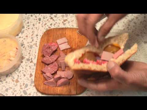 Видео: Сыр плавленый домашний из творога.  Готовим самый вкусный бутерброд. #сыр #рецепт #бутерброд