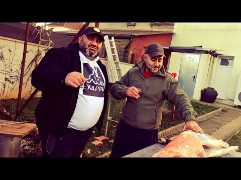 Видео: Жарим Шашлык из Барашка в Тандыре с Охотником в Деле